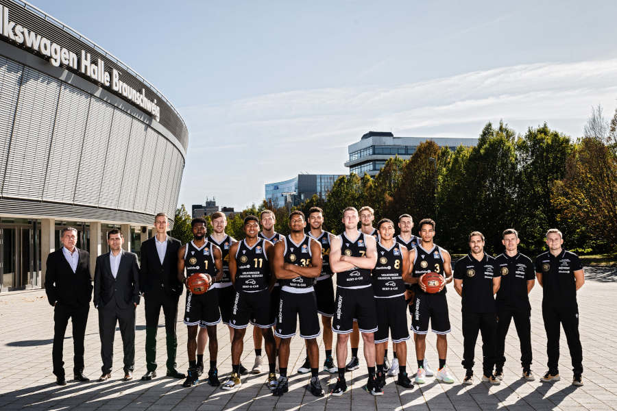 Teamfoto der Basketball Löwen Braunschweig 2020