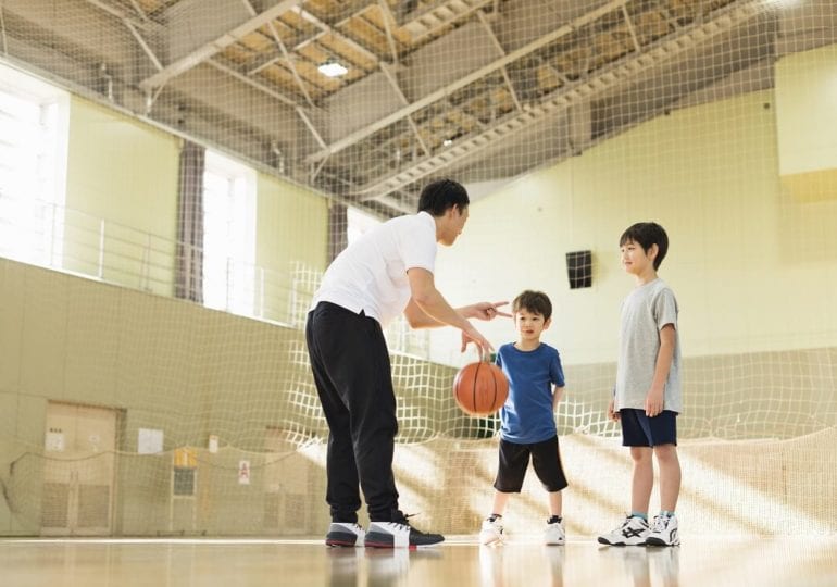 Basketball mit Kindern #3: Fangen und Passen