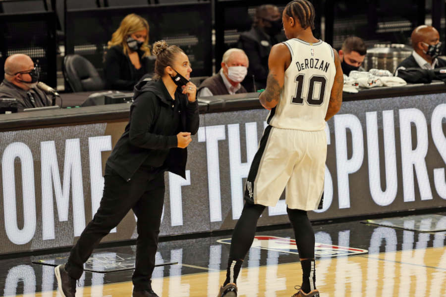 Becky Hammon wegen Diskriminierungsvorwurf gegen schwangere Spielerin gesperrt