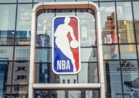 Das NBA-Logo an einem Store