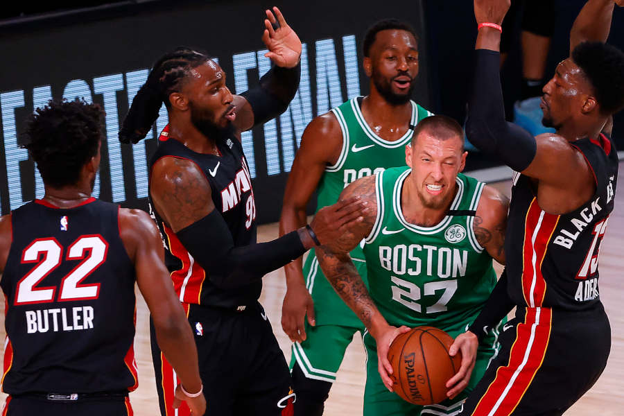 Daniel Theis gegen Miami Heat in Aktion.