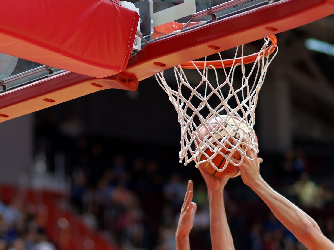 Ein Spieler beim Rebound