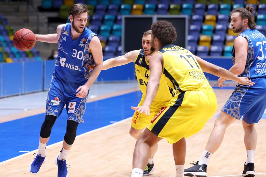 Farport Skyliners gegen EWE Baskets Oldenburg