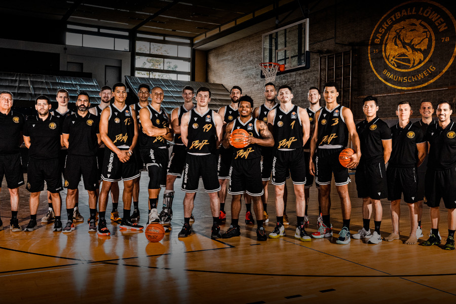 Teamfoto der Basketball Loewen Braunschweig 2021/22