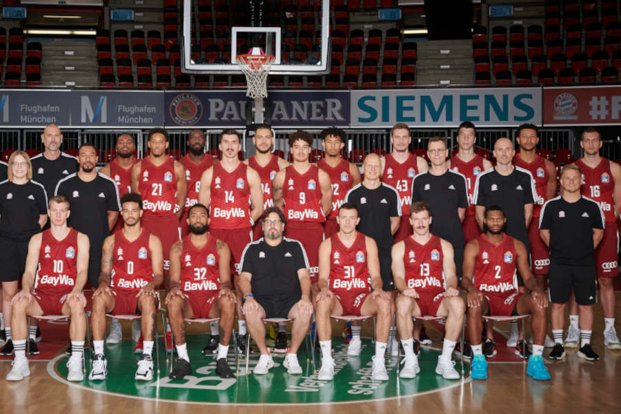 Teamfoto des FC Bayern Muenchen 2021/22