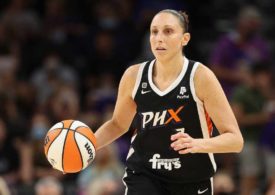 Diana Taurasi von Phoenix Mercury dribbelt mit dem Basketball