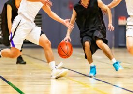 Basketballspieler auf dem Spielfeld