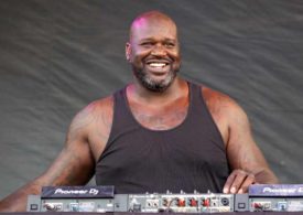 Shaquille O'Neal am DJ-Pult