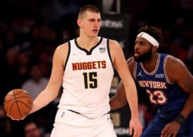 Nikola Jokic und Mitchell Robinson im eins gegen eins