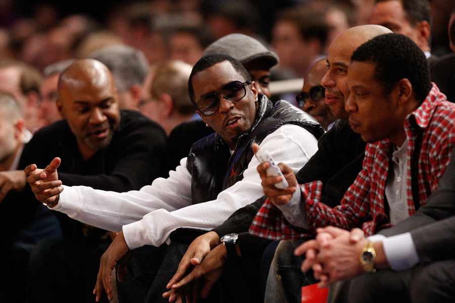 Jay-Z und P Diddy schauen sich das Spiel der New York Knicks an