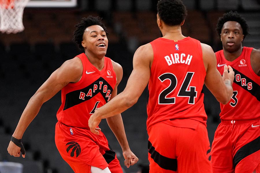 Scottie Barnes, Khem Birch und OG Anunoby freuen sich