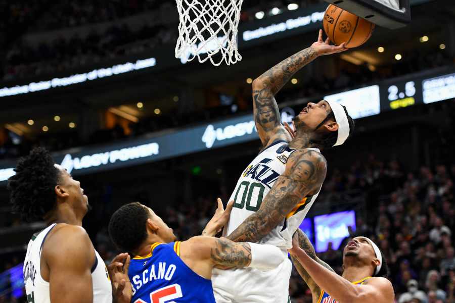 Jordan Clarkson dunkt im Spiel Utha Jazz gegen die Golden State Warriors