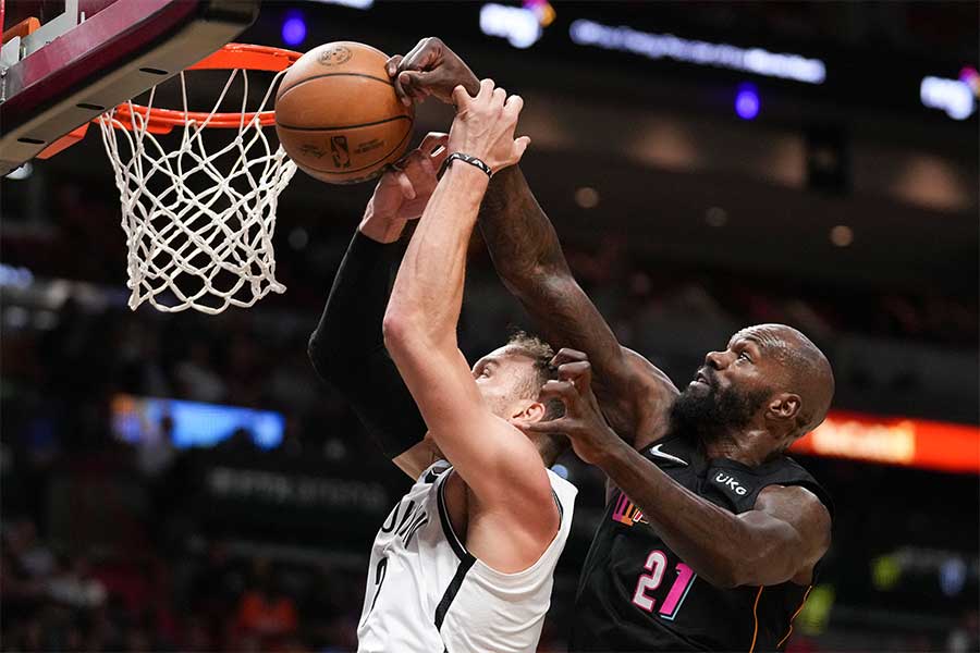 Dewayne Dedmon blockt Blake Griffin