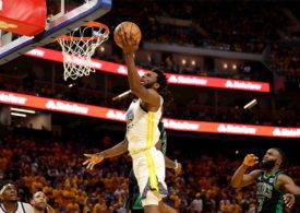 Andrew Wiggins dunkt den Ball
