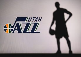 Das Utha Jazz Logo mit einem Schatten von einem Basketballspieler