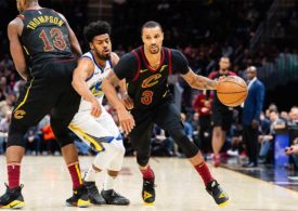 Quinn Cook und Tristan Thompson kämpfen um den Ball