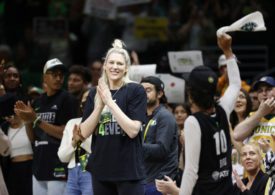 Basketballerin Lauren Jackson in einem Tribute-Shirt