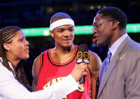 Josh Smith und Dominique Wilkins werden von einer Reporterin interviewt