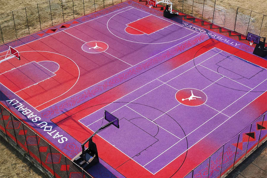 Satou Sabally weiht eigenen Basketball Court auf dem Tempelhofer Feld ein