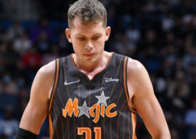 Nahaufnahme von Moritz Wagner im schwarzen Jersey von Orlando Magic