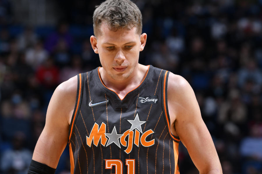 Nahaufnahme von Moritz Wagner im schwarzen Jersey von Orlando Magic