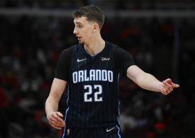 Der Basketballspieler Franz Wagner von der Mannschaft Orlando Magic schwarz