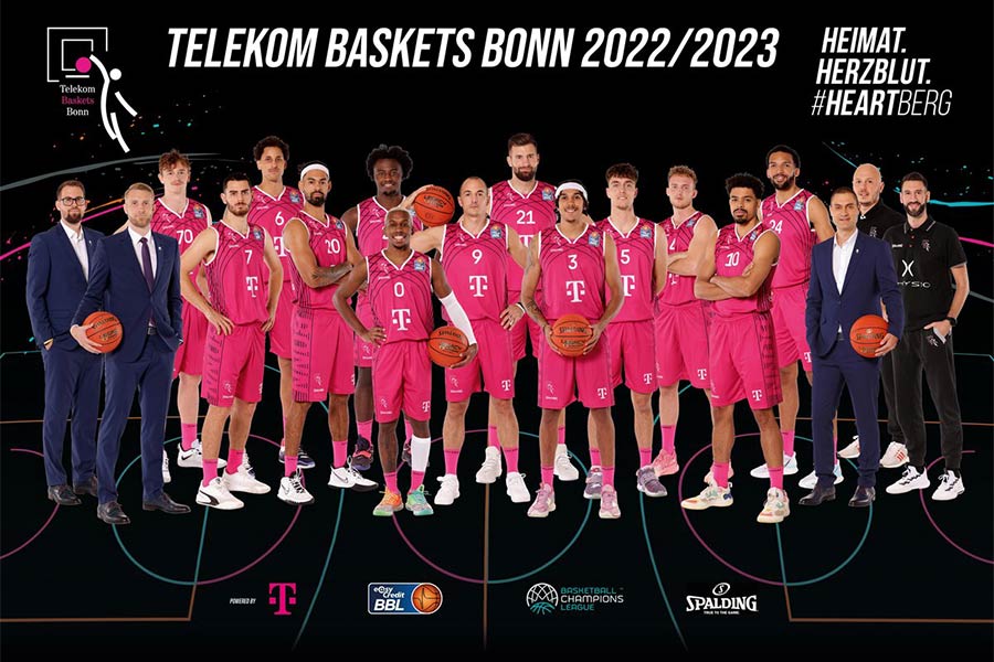 Ein Teamfoto von der Basketballmannschaft Telekom Baskets Bonn