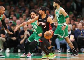 Der Basketballspieler Gabe Vincent von der Mannschaft Miami Heat spielt gegen die Mannschaft Boston Celtics