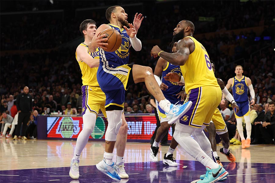 Golden State Warriors unterliegen trotz Curry-Triple-Double in Spiel 4