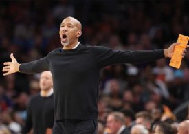 Monty Williams mit ausgebreiteten Armen