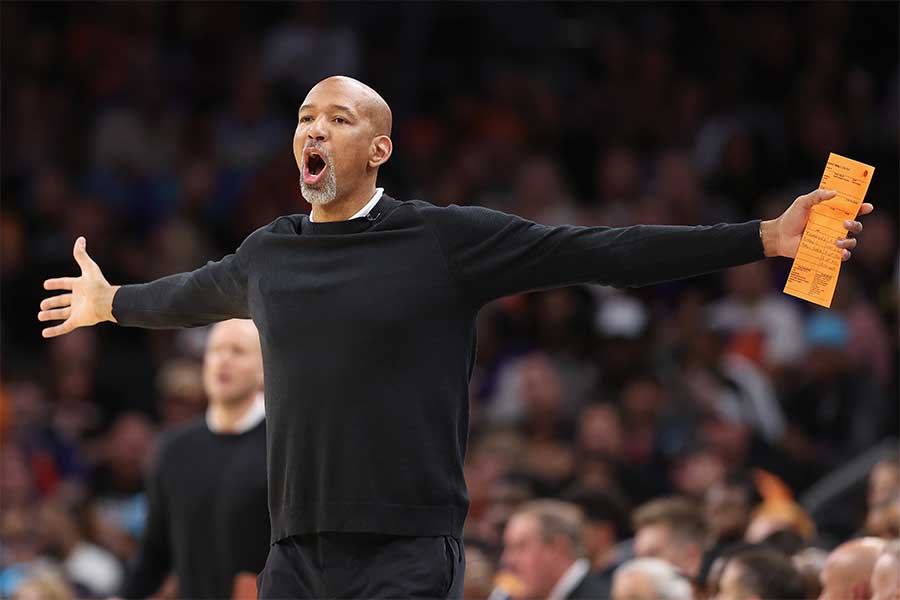 Monty Williams mit ausgebreiteten Armen