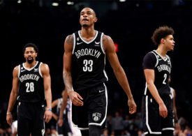 Die Basketballspieler Spencer Dinwiddie, Nic Claxton und Cameron Johnson von den Brooklyn Nets