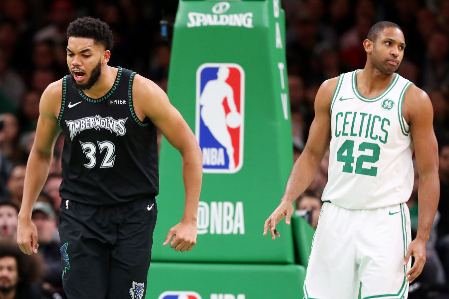 Karl-Anthony Towns von den Minnesota Timberwolves jubelt, Al Horford von den Boston Celtics schaut zerknirscht