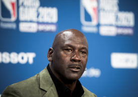 Michael Jordan auf einer Pressekonferenz