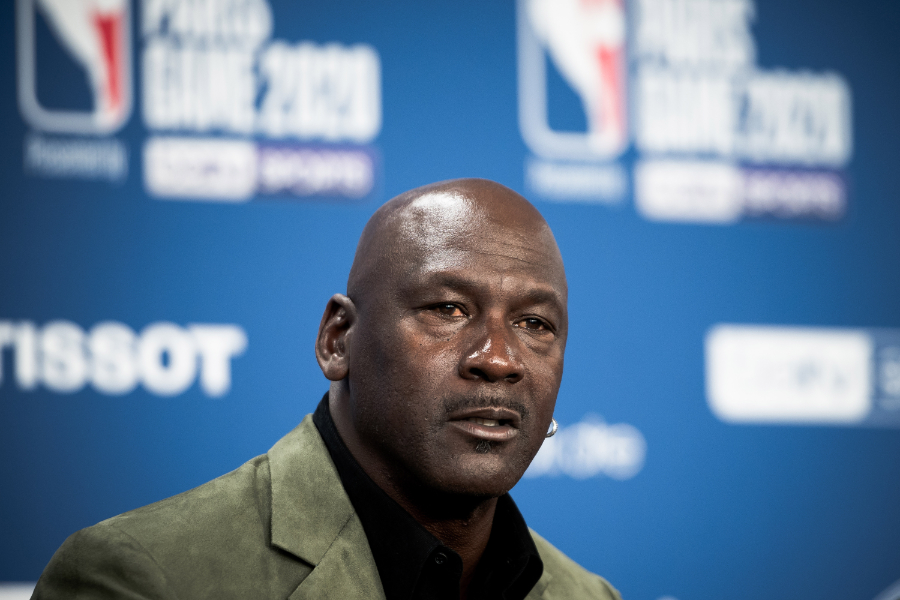 Michael Jordan auf einer Pressekonferenz