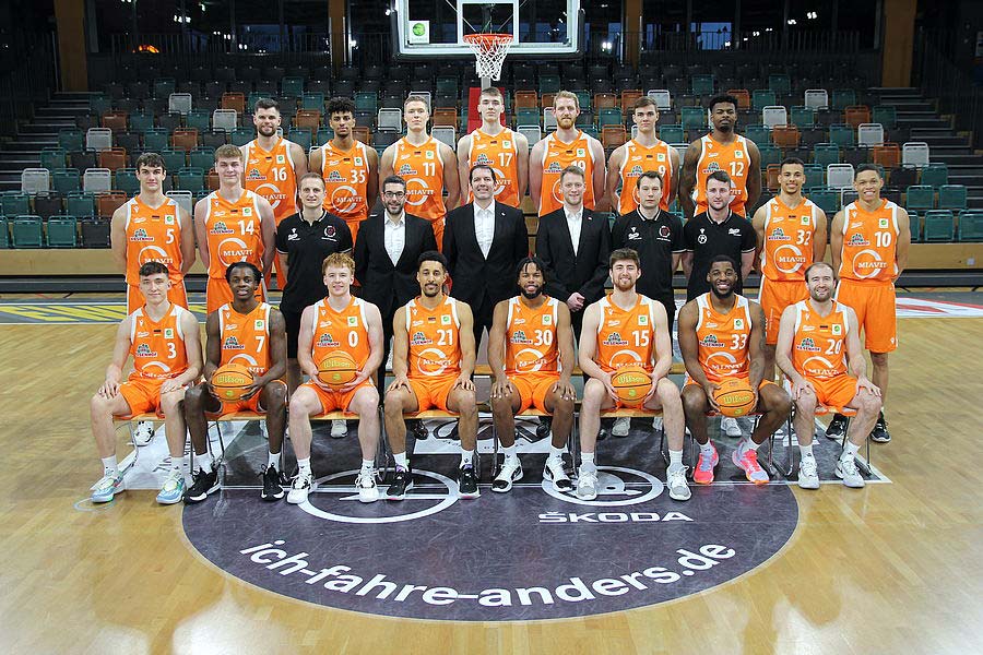 Ein Gruppenbild von der Basketballmannschaft Rasta Vechta