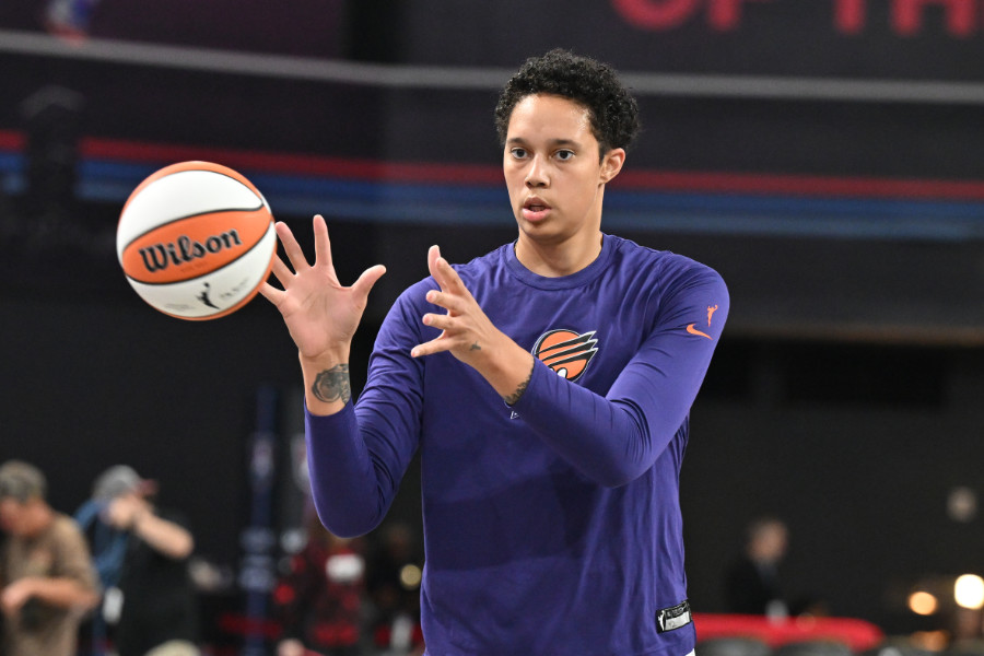 Brittney Griner von den Phoenix Mercury wärmt sich auf