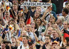 Deutsche Fans in Berlin beim EM-Viertelfinale 2022 gegen Griechenland
