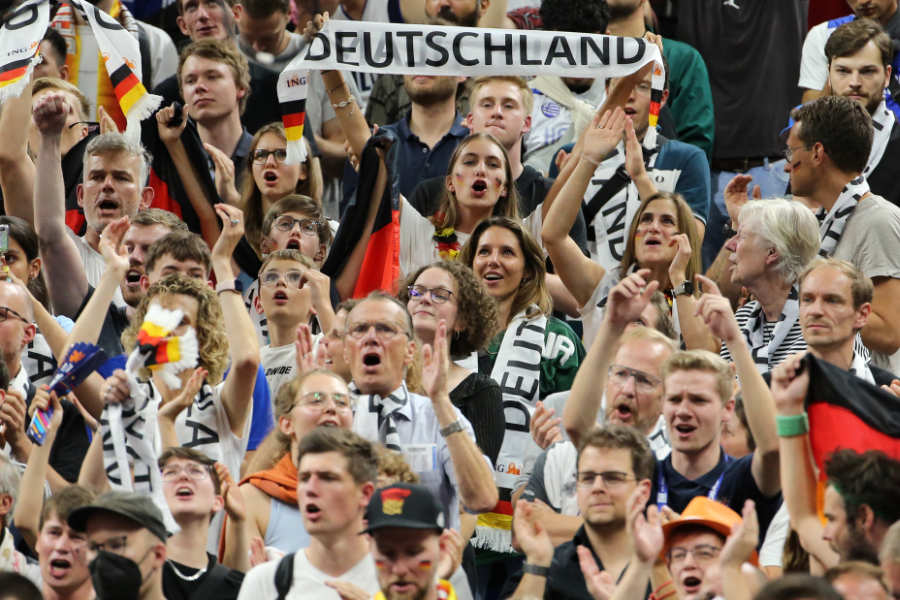 Deutsche Fans in Berlin beim EM-Viertelfinale 2022 gegen Griechenland