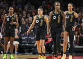 Jackie Young, Kelsey Plum, Chelsea Gray und A'ja Wilson von den Las Vegas Aces bei einem Heimspiel