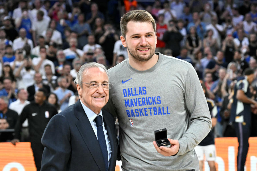 Luka Doncic mit Real Madrids Präsident Florentino Perez