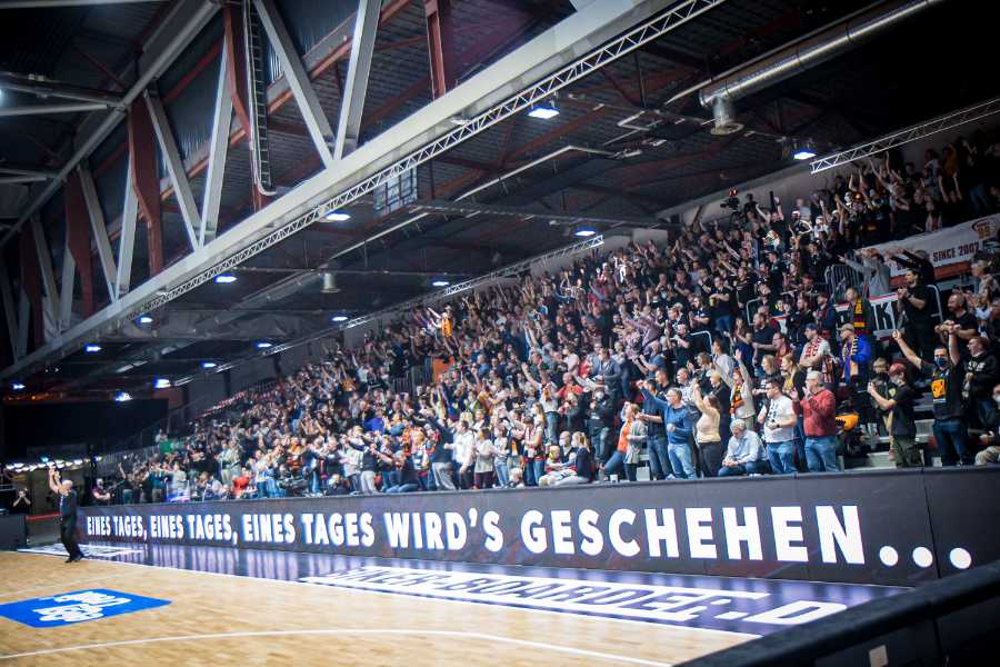 München besiegt Chemnitz im Spitzenspiel