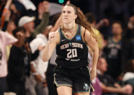 Sabrina Ionescu von New York Liberty ballt jubelnd die Faust