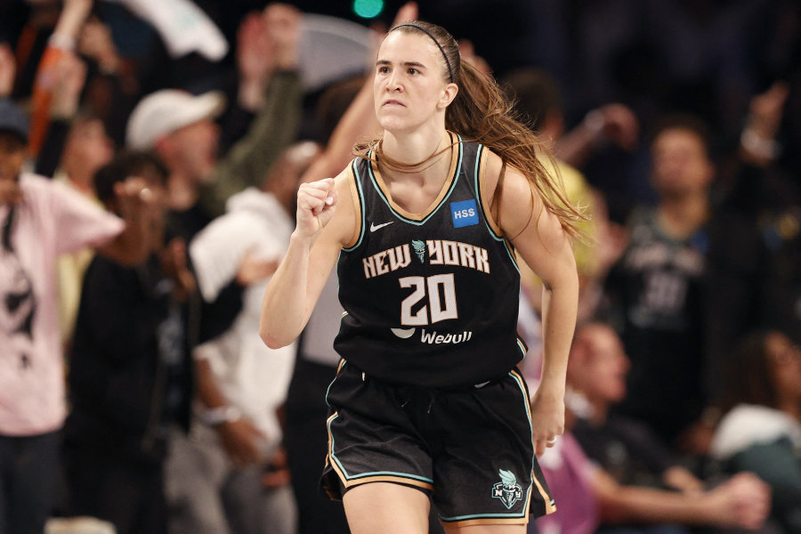 Sabrina Ionescu von New York Liberty ballt jubelnd die Faust