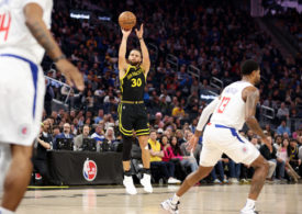 Steph Curry von den Golden State Warriors beim Dreier-Wurf