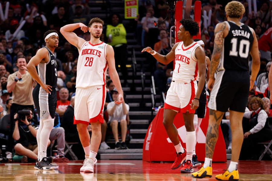 Alperen Sungun von den Houston Rockets feiert einen Korb gegen die San Antonio Spurs
