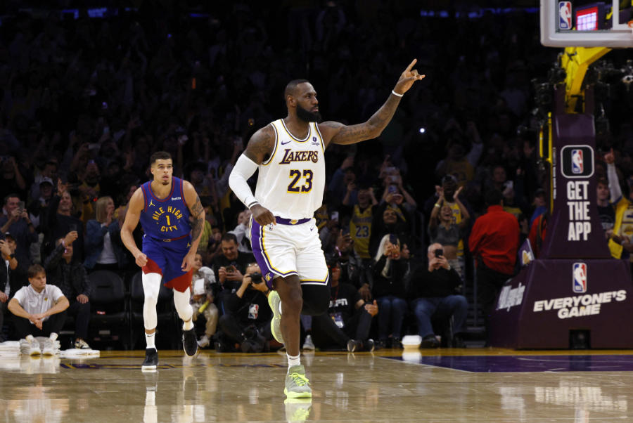 LeBron James macht die 40.000 voll