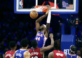 Paul Reed von den Philadelphia 76ers mit einem Dunk gegen Miami Heat