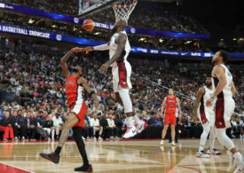 LeBron James von Team USA springt im Spiel gegen Team Canada zum Korb