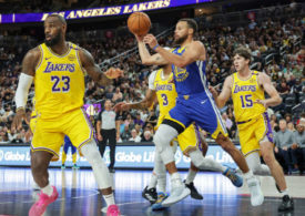 Stephen Curry von den Golden State Warriors setzt sich gegen LeBron James von den Los Angeles Lakers durch.